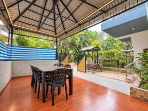 Sam Villa - 3 Bhk ll Pvt Pool ll Ac rooms ll WiFi ll Tv
