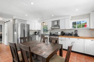 Falmouth Group Retreat, Outdoor Living, Central AC, Dogs OK