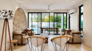Stunning 3rd line villa with pool and garden by KSN