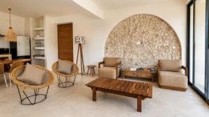 Stunning 3rd line villa with pool and garden by KSN
