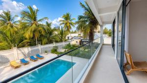 Stunning 3rd line villa with pool and garden by KSN