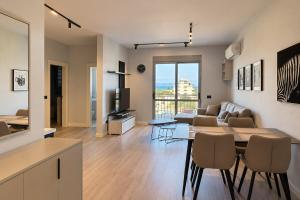 Sea-View Balcony - Stylish 2BR Near Orikum Beach