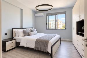 Sea-View Balcony - Stylish 2BR Near Orikum Beach