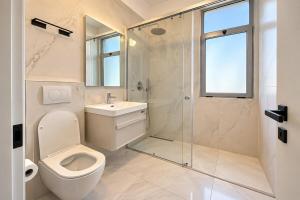 Sea-View Balcony - Stylish 2BR Near Orikum Beach