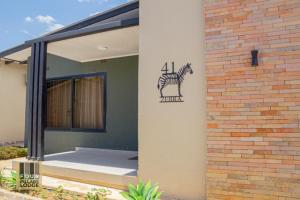 Four Pillars Lodge Chilanga