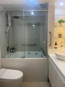 Emmas Place NAIA 2BR Condo Jacuzzi Suite Free Parking