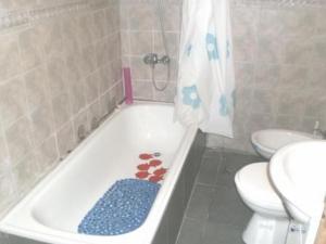 Cabaña con costa de arroyo