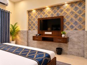 Hotel Grand RK Palace- Rukmani Vihar Best Location #Prem Mandir #Chaar Dhaam