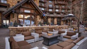Bachelor Gulch Ritz-Carlton 1 Bedroom Mountain Residence With Ski In, Ski Out Access, Hot Tub, And Full Service Spa