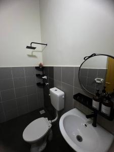 Amika Homestay Sitiawan