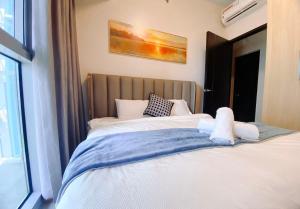 120sqm Spacious and Comfortable 3Bedrooms with OceanView of ManilaBay, Close to Manila Airport, OKADA Casino, Solaire Casino, Ayala Malls, Mall of Asia, free parking