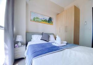 120sqm Spacious and Comfortable 3Bedrooms with OceanView of ManilaBay, Close to Manila Airport, OKADA Casino, Solaire Casino, Ayala Malls, Mall of Asia, free parking