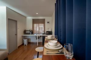 Lakeside Bungalow with Curved Monitor & Fast Wifi