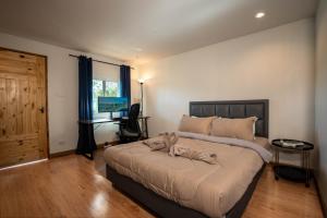 Lakeside Bungalow with Curved Monitor & Fast Wifi