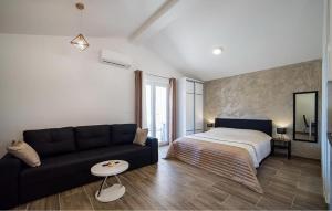 Gorgeous Apartment In Cavtat With Swimming Pool