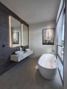 4BR Pool Villa Big Buddha, Chalong