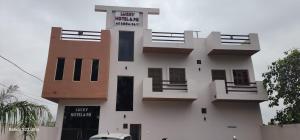 LUCKY Hotel