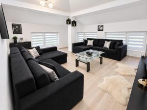 Spacious Central Apartment w Space for 6 Guests
