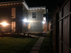Private 2-Bedroom Cottage with Fireplace & Garden along Mangu Rd Thika