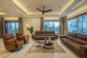 SaffronStays Parijat