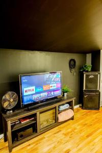 Unique Music-Themed Studio Cabin with Soaking Pool & Fire Pit in St. Augustine, Florida