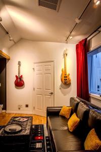 Unique Music-Themed Studio Cabin with Soaking Pool & Fire Pit in St. Augustine, Florida