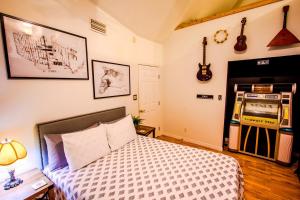 Unique Music-Themed Studio Cabin with Soaking Pool & Fire Pit in St. Augustine, Florida