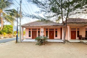 RedDoorz at Villa Asella Ciletuh Sukabumi