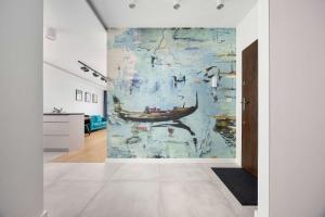 Modern Apartment with Two Parking Spaces near the Airport by Noclegi Renters