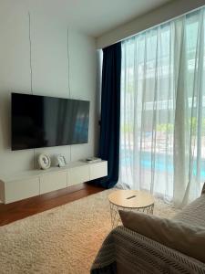 Sunshine Two Bedroom Pool Access Apartment