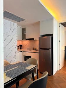 Sunshine Two Bedroom Pool Access Apartment