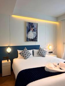 Sunshine Two Bedroom Pool Access Apartment