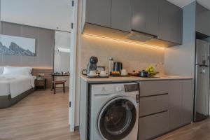 Residence on Opus Bay - Balmoral Tower Hotel