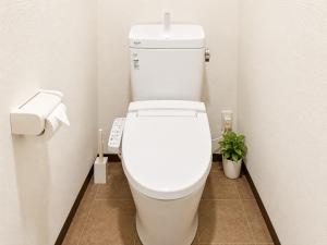 New Open! Oyasumi 家族旅館 難波5分 日本橋3分 駅3分 24h-Self-Checkin Family-Friendly with Kitchen and two toilets!