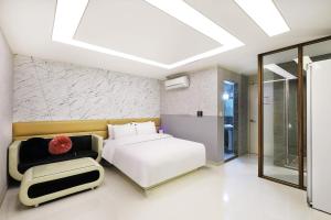 RiCH Hotel