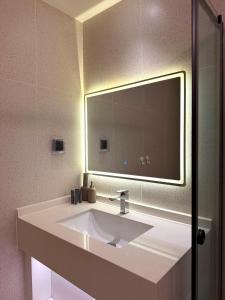 Sunshine Two Bedroom Pool Access Apartment