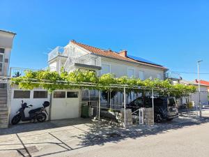 DRAGICA Apartments with sea view