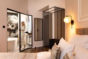 OLD TOWN Charm & Chic with Private Hydromassage Hot Tub by Downtown Apartments