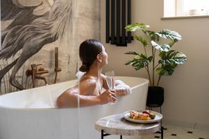 OLD TOWN Charm & Chic with Private Hydromassage Hot Tub by Downtown Apartments