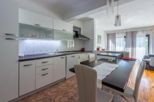 Hundefreundliches Ferienhaus nur 730 Meter zum Strand mit Meerblick, Grill, Parkplatz