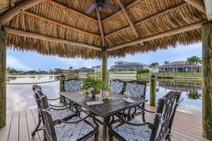 La Tortuga Gulf Access Pool, Spa, Dock & Tiki