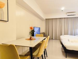 East Glory Center Residences Twin Double Bed City Of Dreams MOA NAIA