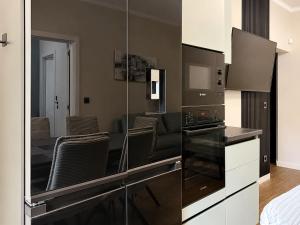 Luxury 3-Bedroom Oasis with Parking near NDK by Flat Manаger