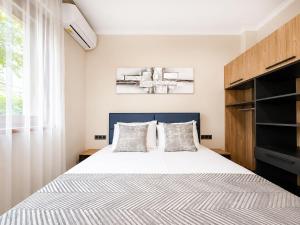 Luxury 3-Bedroom Oasis with Parking near NDK by Flat Manаger