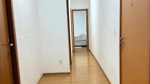 Quarto Individual em Hostel com Ar e Cama Casal Confortavel Centro 5 min a pe do Shop Capim Dourado