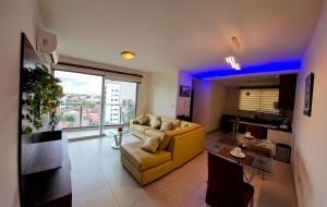 Apartamento céntrico con piscina y vista urbana