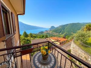 Casa Palanca Lake view apartment by Gardadomusmea