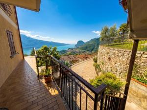Casa Palanca Lake view apartment by Gardadomusmea