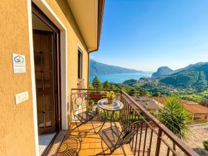 Casa Palanca Lake view apartment by Gardadomusmea
