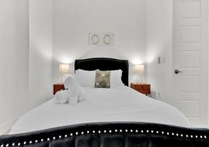 Uptown Dallas 3BR Rooftop, Pool, Gym, Parking